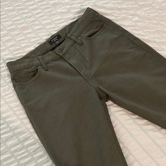 Banana Republic Men's Olive Relaxed Slim Casual Pants - Picture 4 of 5